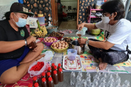 Gerakan sosial peduli warga isoman gencar dilakukan wakil rakyat di Surabaya
