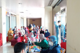 Wakil wali Kota Solok tinjau kegiatan vaksinasi COVID-19