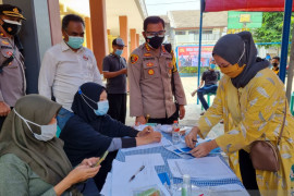 Polresta Bogor lanjutkan vaksinasi keliling di RT zona merah