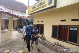 Polisi tangkap seorang kakek 64 tahun diduga cabuli puluhan anak di Agam