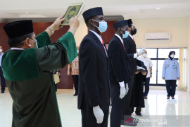 Tiga pebasket naturalisasi resmi menjadi WNI