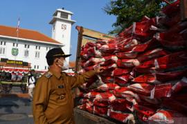 Bantuan Beras Untuk Warga Terdampak Pandemi COVID-19