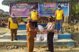 Polsek Padang Tualang Langkat bantu sembako warga terkonfirmasi COVID-19