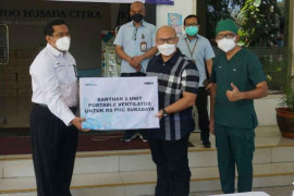 INKA beri bantuan delapan ventilator oksigen portabel ke RSPHC Surabaya