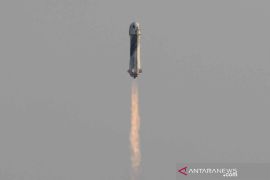 Miliuner Jeff Bezos terbang ke luar angkasa