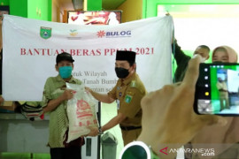 Bulog salurkan bantuan beras dimasa PPKM