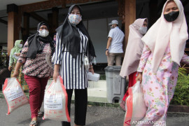 Pemkab Situbondo mulai salurkan bantuan beras untuk KPM PKH dan Bansos Tunai