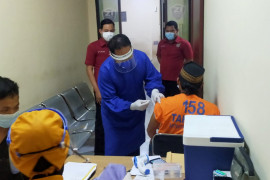 Polresta Sidoarjo vaksinasi puluhan tahanan