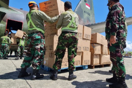 Panglima TNI bantu tabung oksigen dan alkes ke rumah sakit Papua