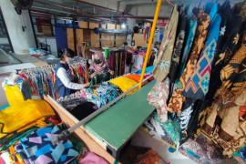 Pedagang produk non esensial di Denpasar mulai buka