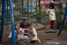 Anak-Anak Masih Beraktivitas Di Luar Rumah Page 1 Small