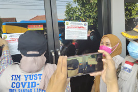 Satgas COVID-19 di Bandarlampung segel satu kafe langgar prokes PPKM