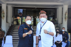 Kemensos bantu 6.000 paket beras untuk penanganan COVID-19 di Kota Surabaya
