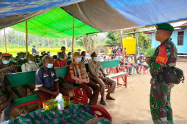 Satgas TNI Yonif 611 edukasi warga perbatasan tentang pola hidup sehat