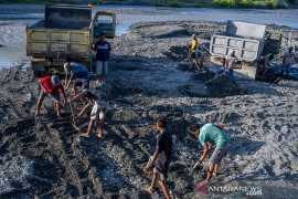 Tambang Pasir Rakyat Beroperasi Kembali Page 1 Small