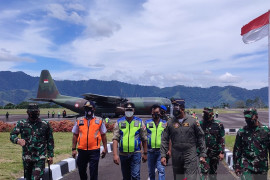 Hercules C-130 sukses uji landing perdana di Bandara Rembele