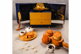 Rayakan Festival Pertengahan Musim Gugur dengan kue bulan teratai emas mewah