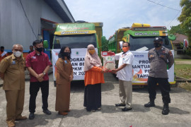 Kantor Pos Putussibau salurkan beras PPKM hingga ke batas RI-Malaysia