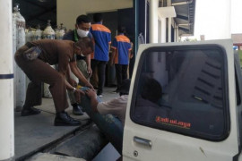 Kejari Kota Madiun bantu mobil angkut tabung oksigen untuk diisi ulang