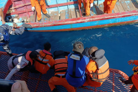 ABK KM Rezeki yang jatuh di laut ditemukan terapung
