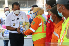 Pemkot Medan minta warga tidak panik saat berbelanja di swalayan