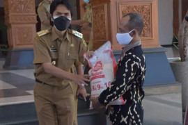 Pemkab Madiun distrbusikan 683 ton beras untuk warga terdampak PPKM