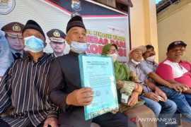 Perwakilan tokoh adat Nagari Gaduik Agam laporkan pemilik akun Facebook penghina gubernur Sumbar