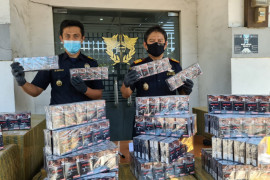 Bea Cukai gagalkan penyelundupan 320 ribu batang rokok polos di Gresik
