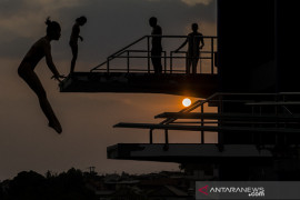 Latihan cabor loncat indah Jabar