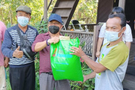 Enam pokdakan di Gumas terima bantuan benih dan pakan ikan