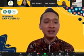 Kelompok 42 KKN DR UINSU gelar webinar tentang peran teknologi