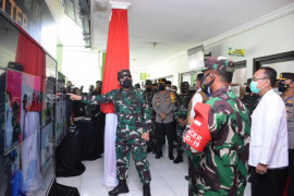 Panglima TNI  tinjau tempat isolasi di Puskesmas Porong