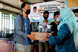 Bantuan seperangkat alat pembuat kopi untuk para tuli