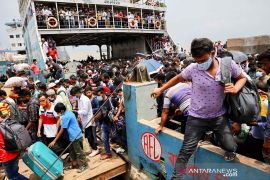 Feri tabrak kapal pengangkut, sedikitnya 19 orang tewas