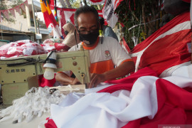 Mendulang rupiah dari sang saka merah putih