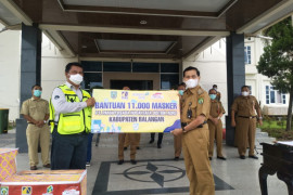 PT Pama donates 11,000 face masks, IDR100 m for Balangan