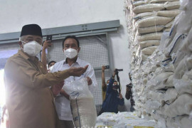 Kabupaten Malang  mulai salurkan bantuan beras ke warga terdampak COVID-19