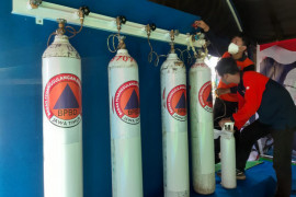 Pemprov Jatim buka layanan isi ulang tabung oksigen gratis di Gresik