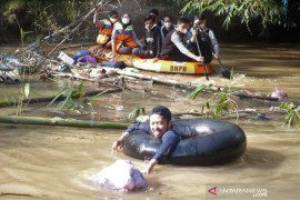 Sungai Tapin jadi tempat pembuangan sampah