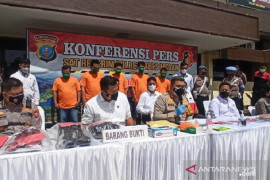 Polisi tangkap lima orang atas dugaan penyiraman air keras terhadap wartawan