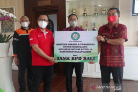 Bupati Karangasem Gede Dana terima CSR dari Bank BPD Bali