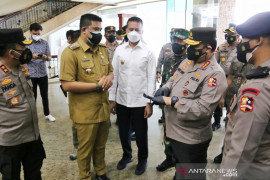 Wali Kota: 51 warga isolasi di  eks-Hotel Soechi