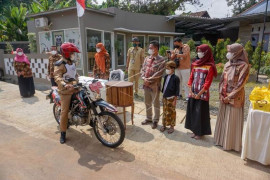 Hajatan khitanan dengan sistem "drive thru"
