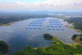 Konstruksi PLTS Terapung terbesar di Asia Tenggara dimulai