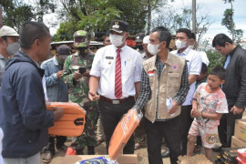 Plt Bupati Bener Meriah serahkan bantuan masa panik untuk korban kebakaran