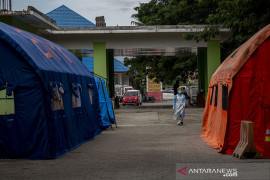 TENDA DARURAT DI HALAMAN RUMAH SAKIT Page 2 Small