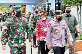 Kunjungi Kaltara, Kapolri Beri Bantuan 50 Tabung Oksigen