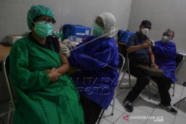 Vaksinasi Dosis Ketiga Bagi Tenaga Kesehatan Di Palangkaraya