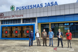 Wakil Bupati Sintang tinjau proyek pembangunan di kawasan perbatasan