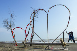 Wisata pantai Sedari di Karawang